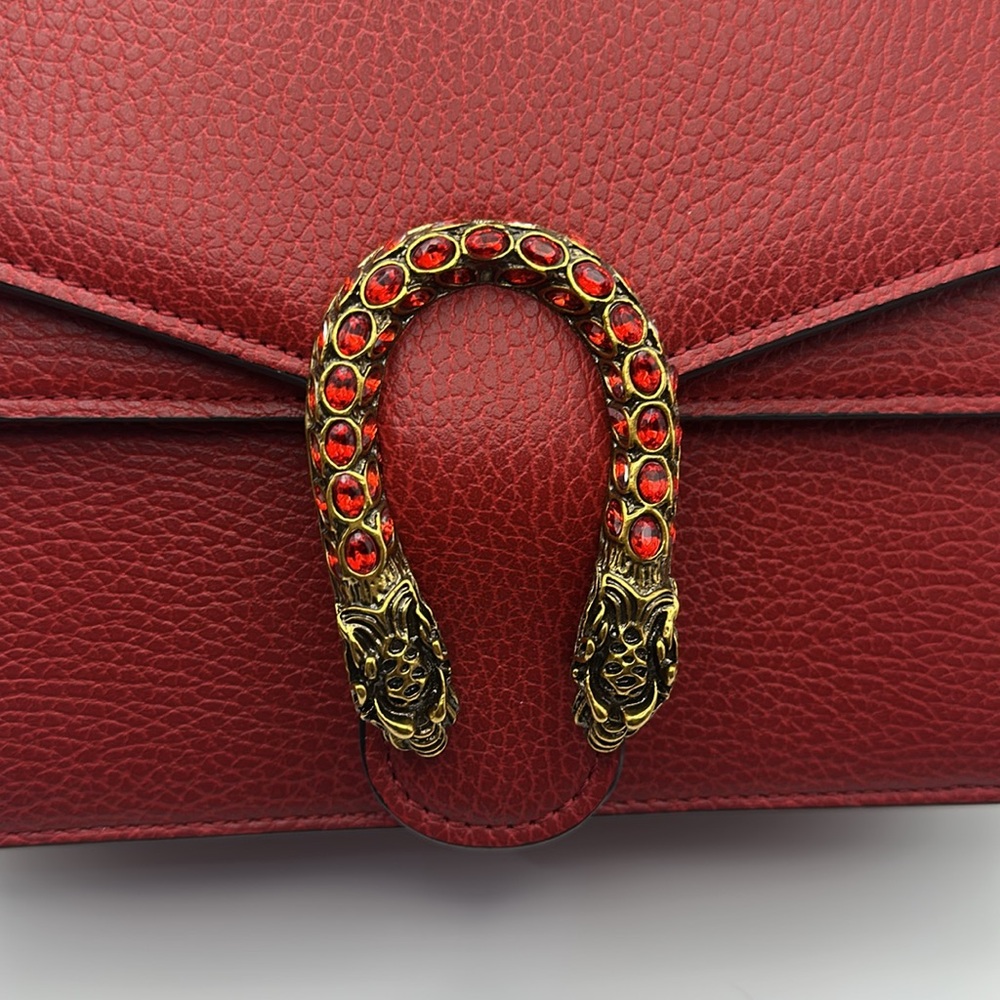 Tiffany and Fred red pebble leather purse with dragons on clasp - Picture 2 of 6